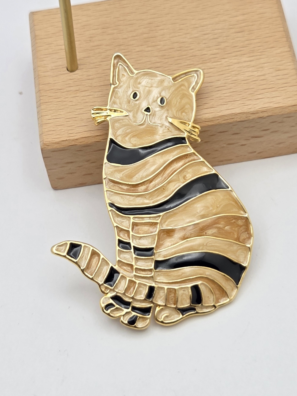 Vintage Enamel Tabby Cat Brooch Gold Tone Striped Kitten Pin Taiwan